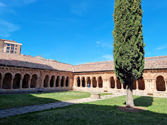 Concatedral de San Pedro y Claustro Románico