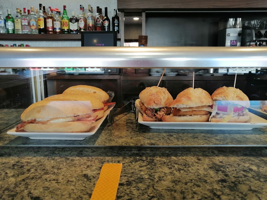 Bar Folk's
