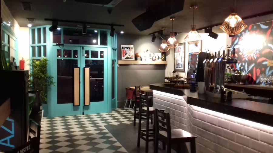 Hostal Plaza - Restaurante Cafetería