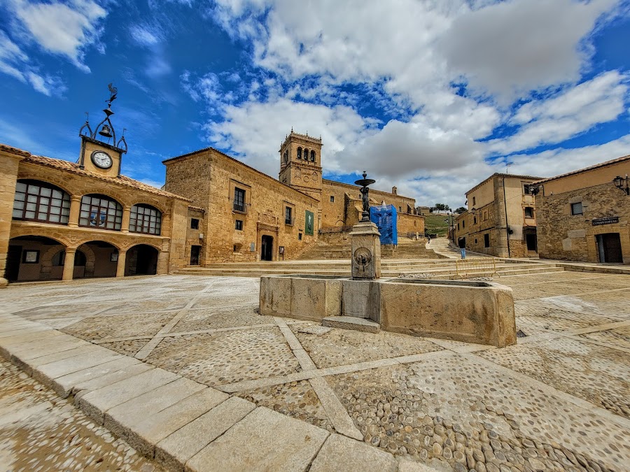 Plaza Mayor de Morón de Almazán